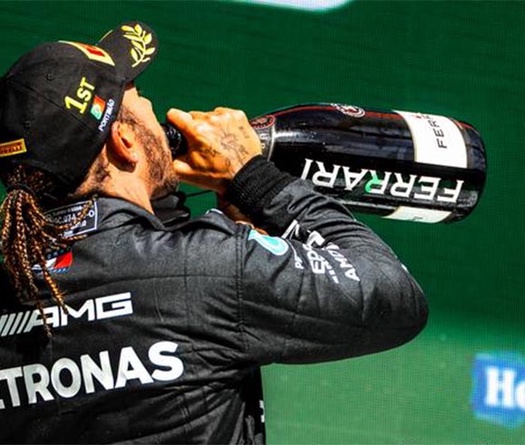 Như một thói quen, Lewis Hamilton lại về nhất Grand Prix F1