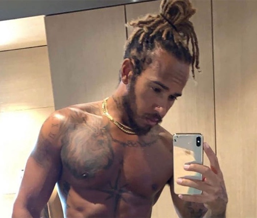 Sẵn sàng trở lại đua F1: Lewis Hamilton khoe 6 múi