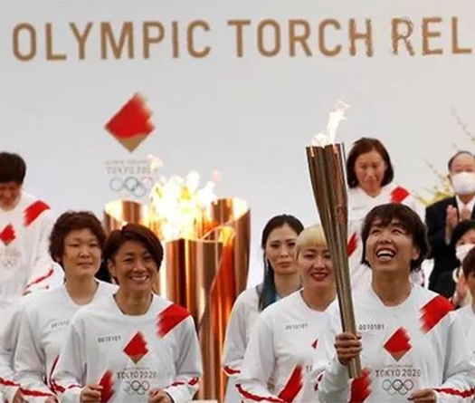 Lễ rước đuốc Olympic Tokyo 2020: Muộn 1 năm, trầm lắng nhưng phát đi thông điệp mạnh mẽ!