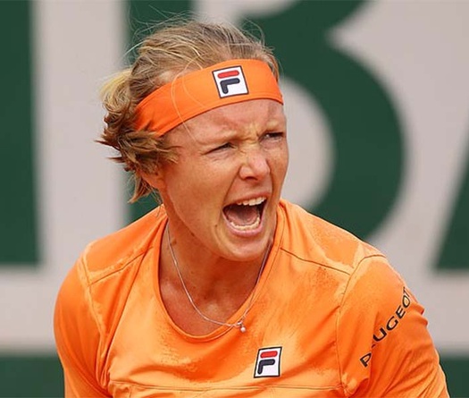 Roland Garros lại thêm sự cố: Số 5 thế giới khóc vì ức do đối thủ tố cô giả đau!