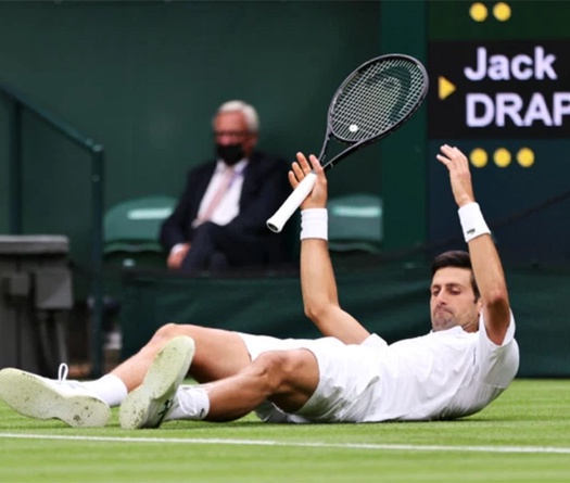 Kết quả tennis Wimbledon mới nhất: Tsitsipas thua sốc, Djokovic mất set!