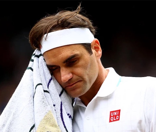 Kết quả tennis Wimbledon mới nhất: Cú ngã không ngăn Djokovic vào bán kết, Federer thua trắng sau gần 20 năm!