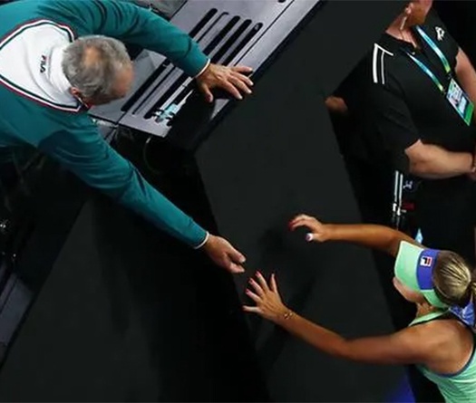 Quy luật tất yếu của tennis nhà nghề nhưng vẫn thấy đắng lòng: Ông bố huyền thoại bị con gái sa thải nhằm tìm kiếm thành công!