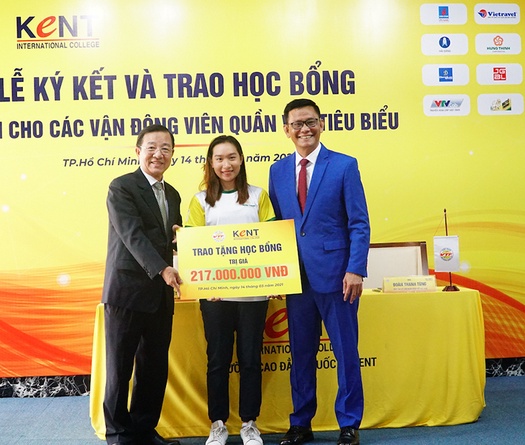 ĐKVĐ tennis VN Trần Thụy Thanh Trúc: Tốt nghiệp KENT xong sẽ du học