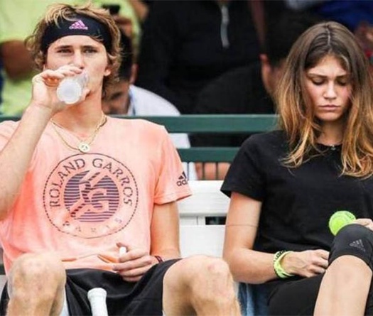 Cha mẹ sao tennis Zverev phản đòn con dâu hụt như thế nào?