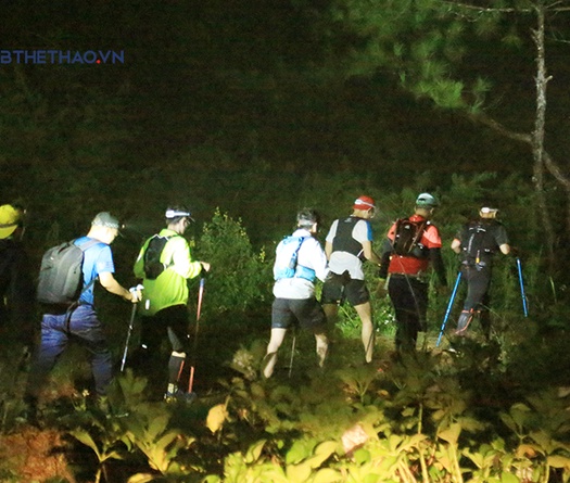 Khoảnh khắc hơn 200 VĐV 70km Dalat Ultra Trail 2020 chạy xuyên đêm