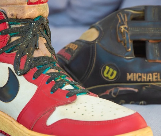 Câu chuyện ly kỳ về hai kỷ vật cực hiếm của Michael Jordan