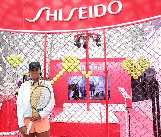 Naomi Osaka soán ngôi kiếm tiền giỏi nhất của Serena Williams khi cả hai cùng "dìm" Sharapova