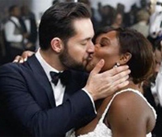 Serena Williams chưa quên nụ hôn đầu, dù... tởm!