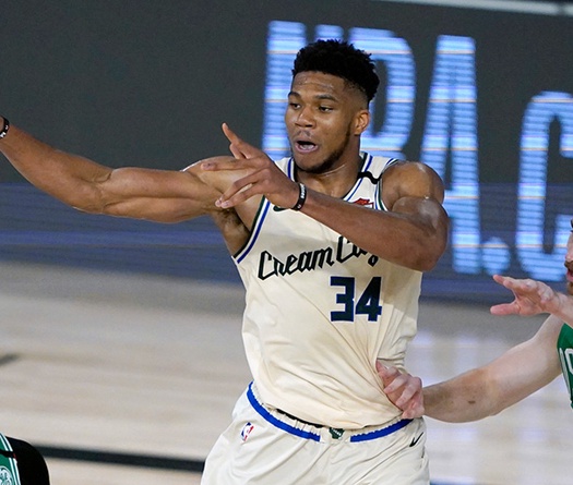 Giannis Antetokounmpo thị uy cực mạnh, Milwaukee Bucks đả bại Boston