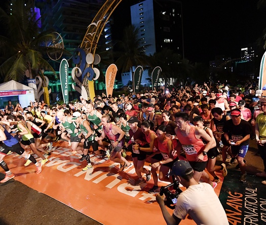 Chạy Manulife Danang International Marathon 2020 lan tỏa thông điệp Việt Nam Có Thể