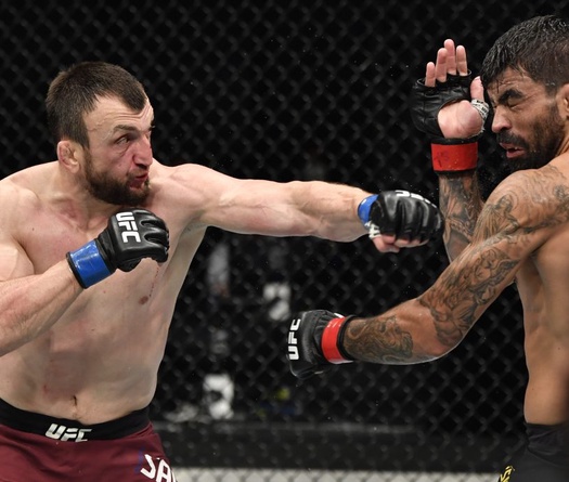 UFC 251: Võ sĩ Wushu giành chiến thắng trước võ sĩ Capoeira sát sao