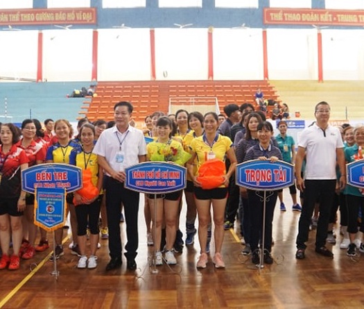 Khai mạc giải bóng chuyền hơi trung, cao tuổi khu vực phía Nam: Thỏa niềm mong đợi