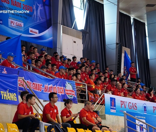 Đội cổ vũ nào hùng mạnh nhất vòng 1 giải bóng chuyền VĐQG PV Gas 2020?