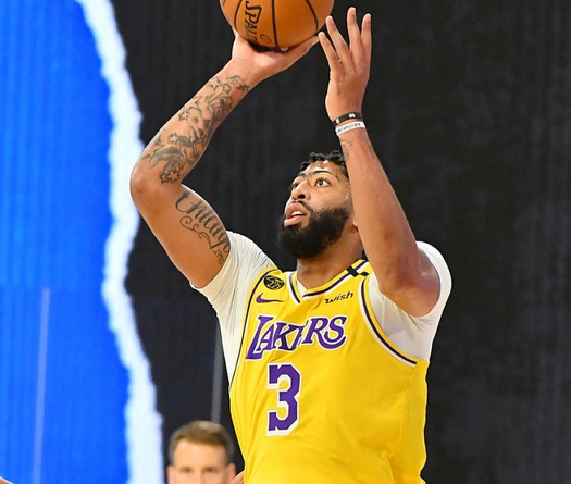 Anthony Davis bị chọc vào mắt, Lakers cẩn trọng với vấn nạn chấn thuơng