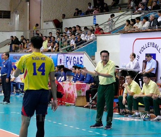 "Phù thủy” Bùi Huy Châm, ông thầy già đứng sau kỳ tích của đội bóng chuyền nam TPHCM