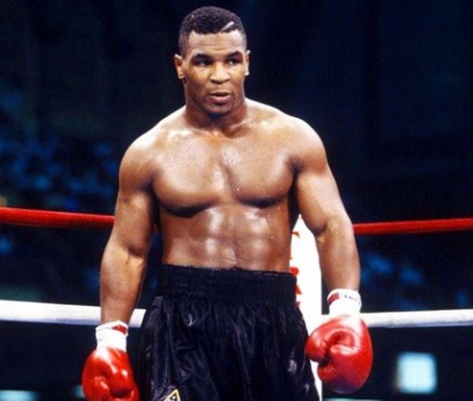 Trước Roy Jones, Mike Tyson đã chọn biểu tượng của bán độ, 'Chúa Hề' đối kháng làm đối thủ