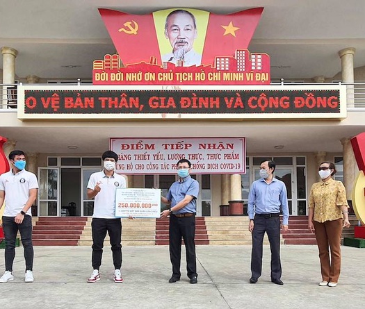 Đức Chinh, Quang Hải chung tay chống dịch COVID-19