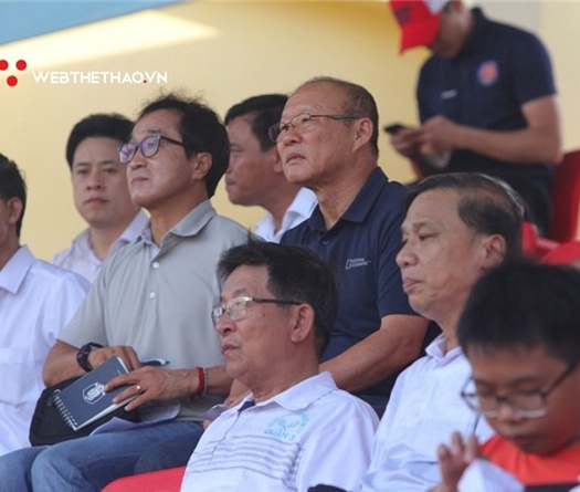 HLV Park Hang Seo dự khán trận Nam Định vs HAGL
