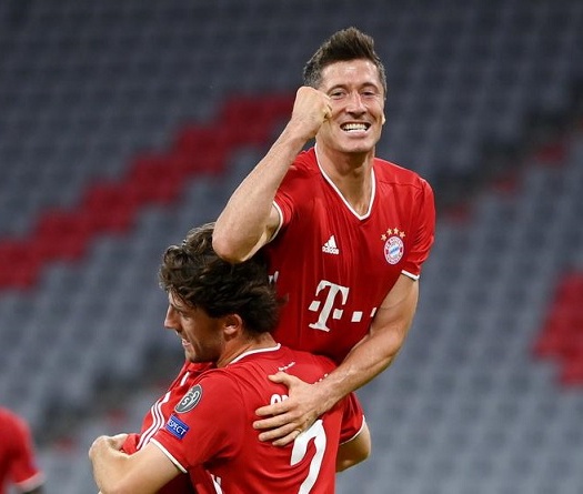 Lewandowski “cân” cả đội Barca của Messi tại Champions League