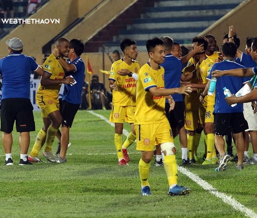 Màn ăn mừng bàn thắng tại Thiên Trường khiến thế giới ghen tỵ