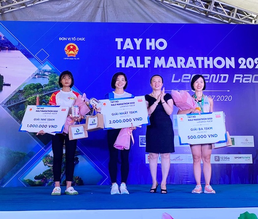 Kỷ lục gia SEA Games Nguyễn Thị Oanh vô địch giải chạy quanh Hồ Tây