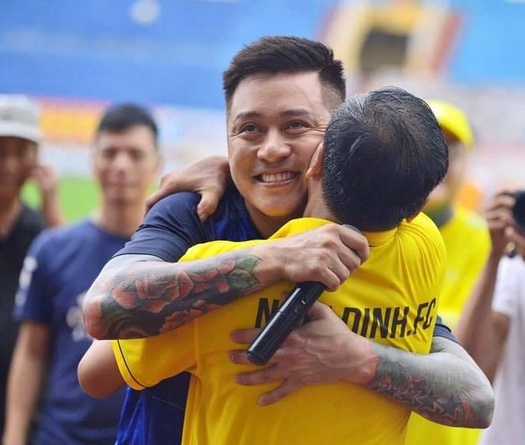 Nam Định vs SLNA: ca sĩ Tuấn Hưng tiếp lửa Thiên Trường