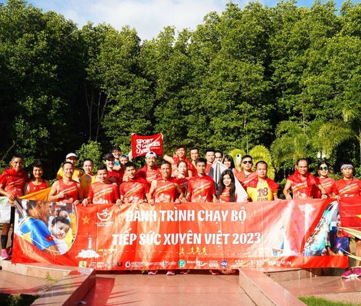 Hành trình chạy bộ tiếp sức xuyên Việt 2023 hoàn thành gần 2900km, lập kỷ lục tốc độ và quyên góp 45 nụ cười