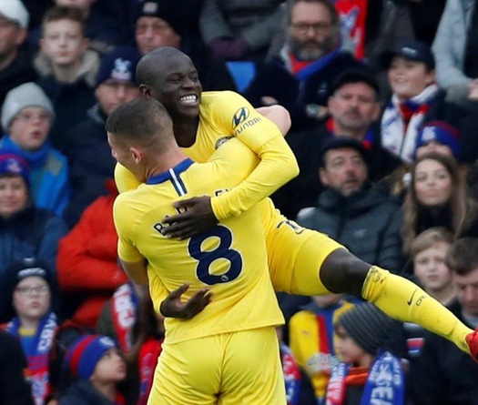 N'Golo Kante "ăn đứt" cả 2 tiền đạo của Chelsea