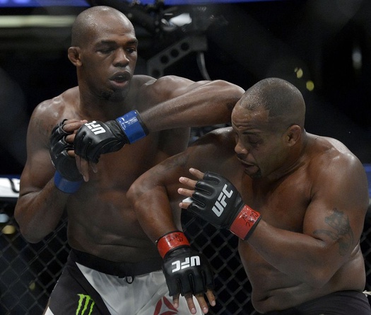 Daniel Cormier: Jon Jones vẫn là nhà vô địch nếu không dùng chất cấm