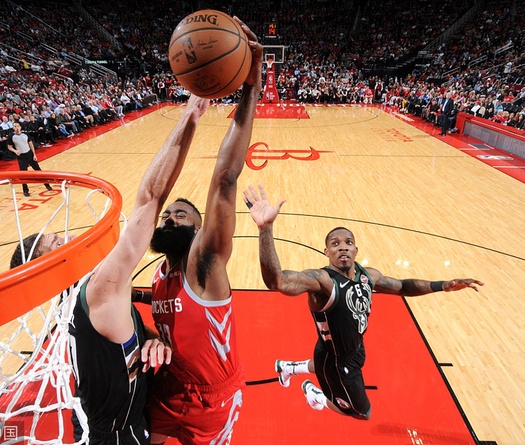HLV Milwaukee Bucks chia sẻ cách trị James Harden: "Quan trọng là vị trí đặt tay"
