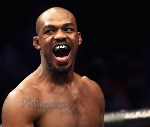 Jon Jones đá đểu Alexander Gustafsson sau mẫu thử sạch chất cấm