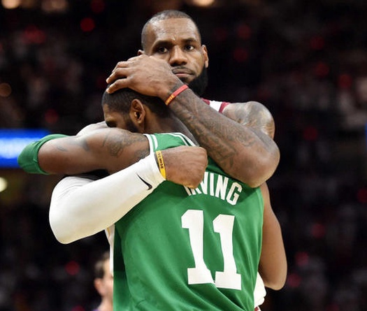 Kyrie Irving giờ đã có thể thoải mái nói về ký ức khi chơi bóng cùng LeBron James