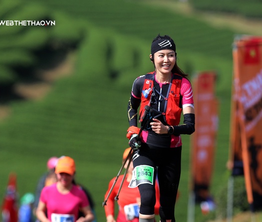 Hoa hậu Thu Thủy rạng ngời trên đường chạy Vietnam Trail Marathon 2019
