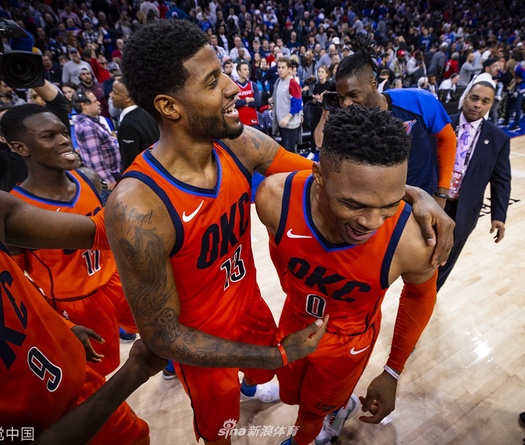 Cú ném 4 điểm ở giây cuối của Paul George giải cứu thành công Oklahoma City Thunder