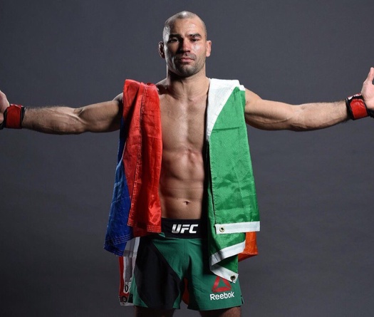 "GOAT" Artem Lobov chia tay UFC