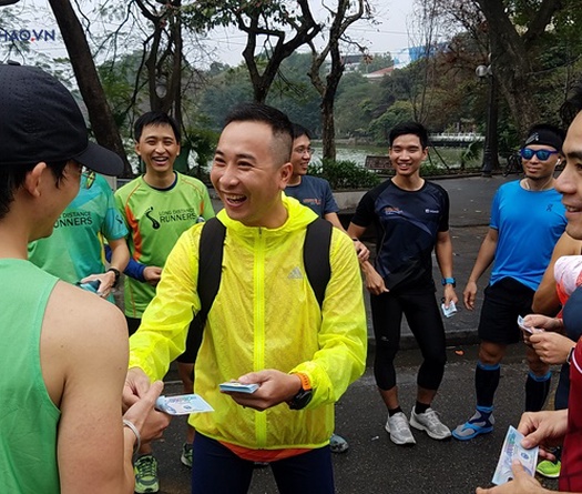 Hà Nội sáng sớm mùng 1 Tết an yên, runner đổ xô dậy sớm chạy bộ lấy may