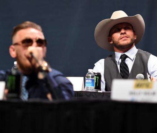 Conor McGregor sẽ tranh đai vô địch tạm thời Lightweight UFC