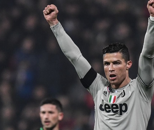 Choáng với hiệu suất làm bàn không tưởng của Ronaldo giúp Juventus thống trị Serie A