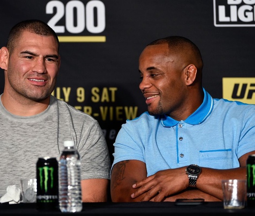 Daniel Cormier khẳng định Cain Velasquez sẽ trở lại ngôi vương hạng Heavyweight