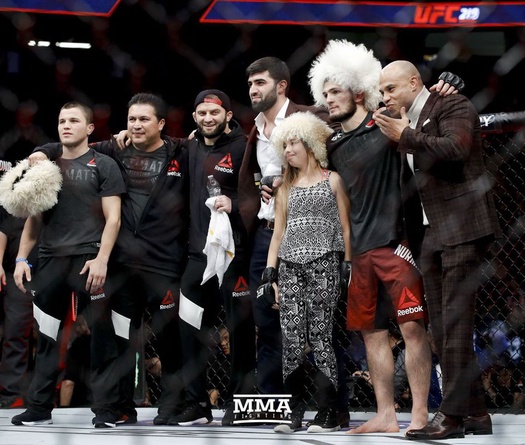 Khabib Nurmagomedov sẽ trả tiền phạt cho cả đội