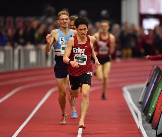 Chàng sinh viên Harvard thi chạy bị tuột giày "siêu lầy" và cái giá đắt phải trả