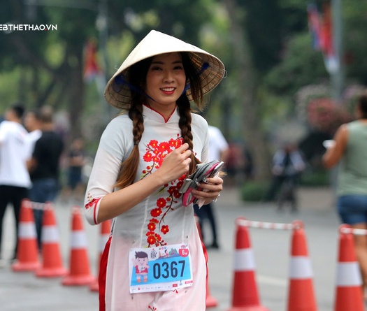 Chùm ảnh: Những bóng hồng xinh đẹp trên đường chạy Hanoi Kilo Run 2019