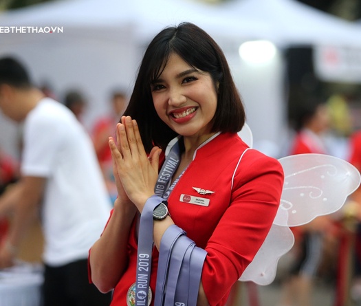 Ngắm dàn trai xinh gái đẹp của Air Asia tại Hanoi Kilo Run 2019