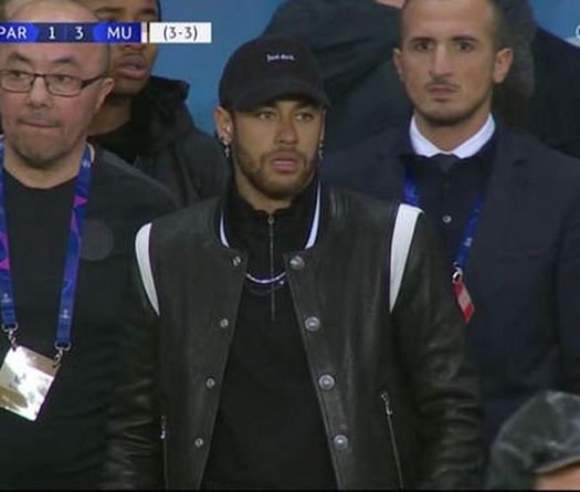 Gương mặt "hoảng loạn" của Neymar khi chứng kiến PSG gục ngã cay đắng trước MU