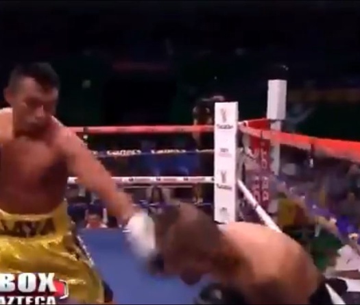 Đánh chẳng trúng phát nào, võ sĩ vẫn nghiễm nhiên giành chiến thắng TKO