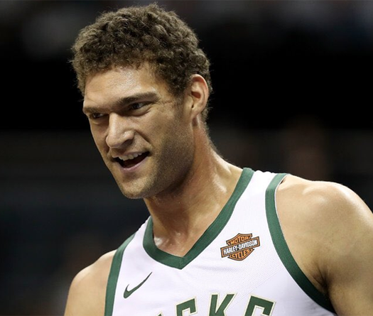 Người cười vui, kẻ hoảng sợ khi nhìn Brook Lopez nỗ lực biến mình thành siêu anh hùng nhưng thất bại