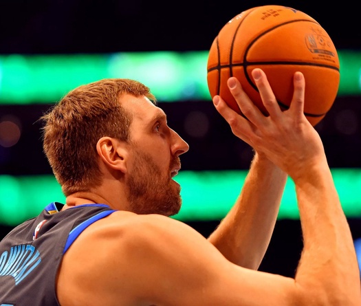 Huyền thoại nào là tượng đài truyền cảm hứng cho các cầu thủ quốc tế tỏa sáng tại NBA?