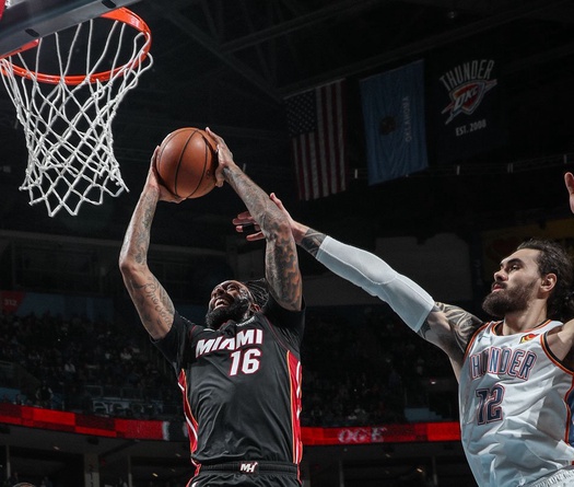 D-Wade hồi xuân, Heat đánh bại Thunder trong ngày Westbrook bị cấm thi đấu