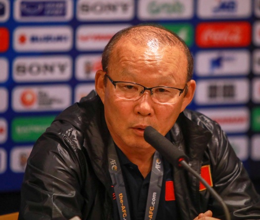 Mất ngôi đầu bảng, HLV Park Hang Seo quyết “khô máu” với người Thái